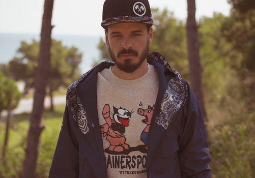 Backseries_felix_and_the_pigs_ass_crewneck_trainerspotter_4